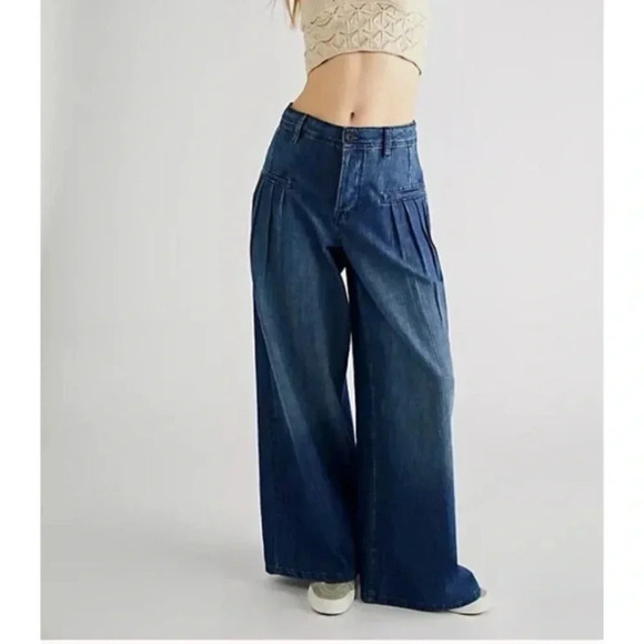 Free People Charlie Wide Leg Pants Low Rise Slouchy Jeans in Blue $148 - Picture 1 of 16